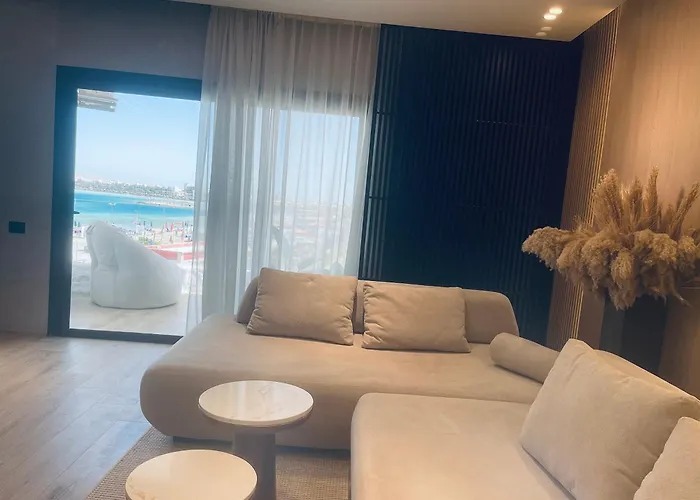 Blue Whale Front Vip Apartman *