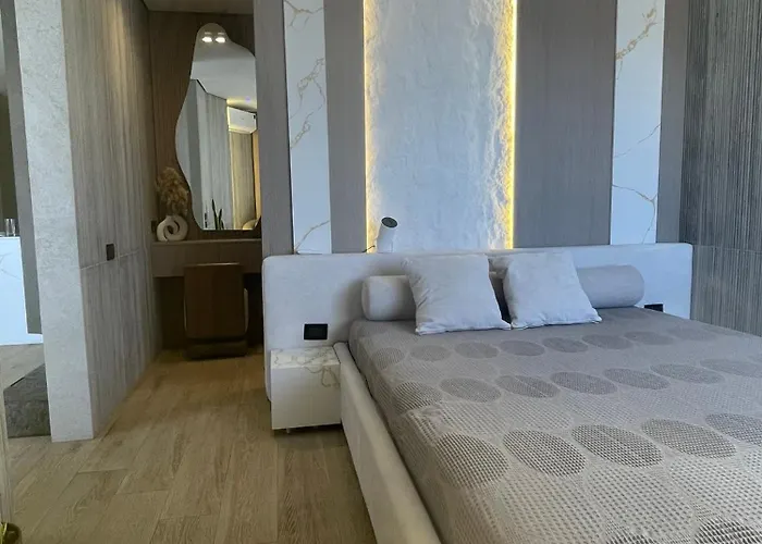 Blue Whale Front Vip Apartman